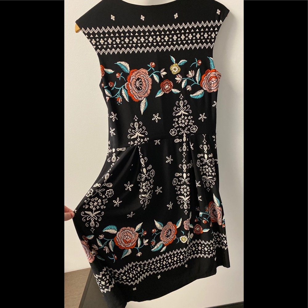 Black dress with flower embroidery 👗